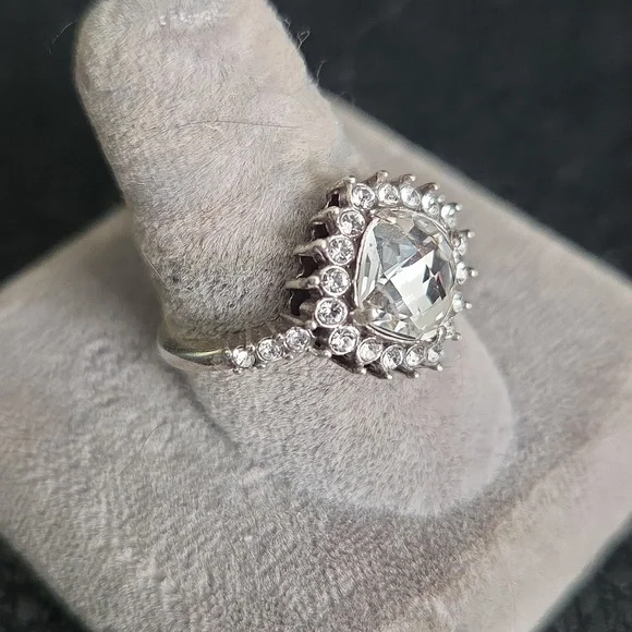 Brrighton Size 8 Clear Crystal Ring - Picture 8 of 8